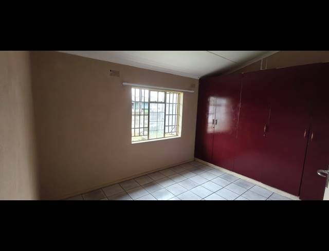 2 BEDROOM HOUSE FOR SALE IN OOS EINDE